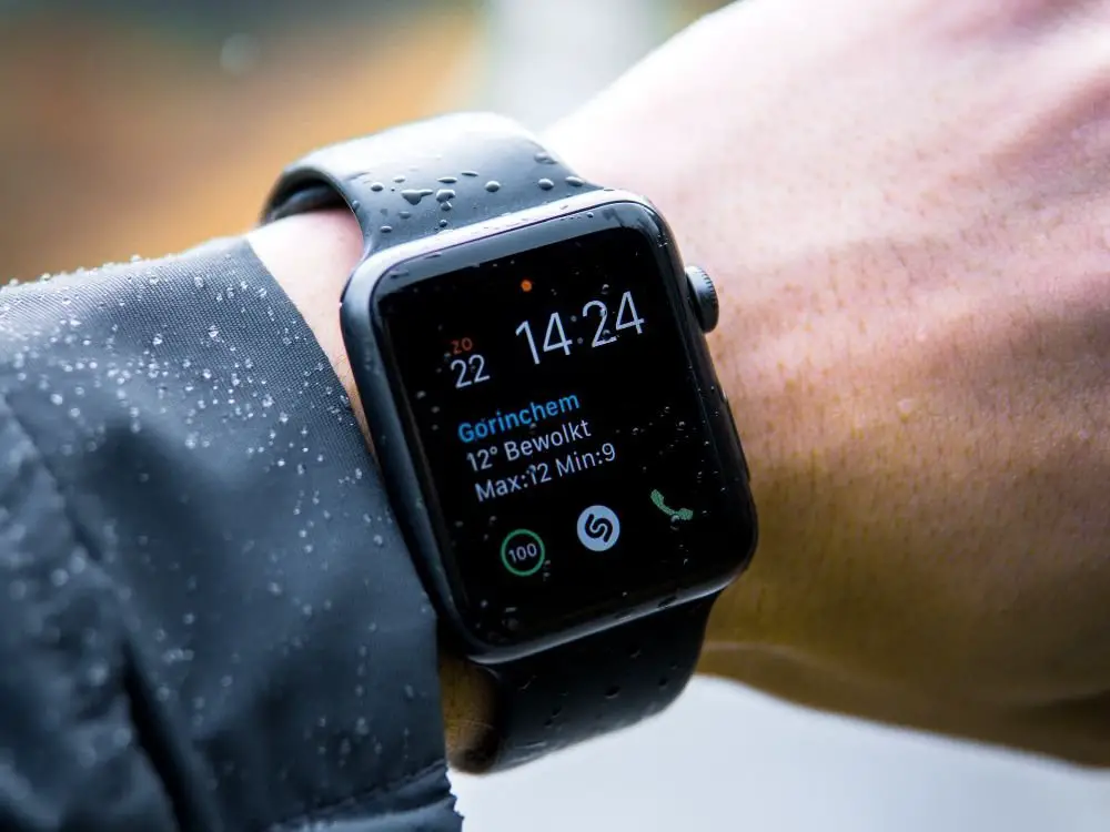 Apple Unveils Smartwatch With a Focus on Fitness