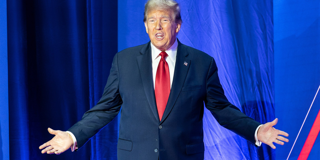 No, Trump Didn’t Unveil the Bitcoin Whitepaper in the Oval Office