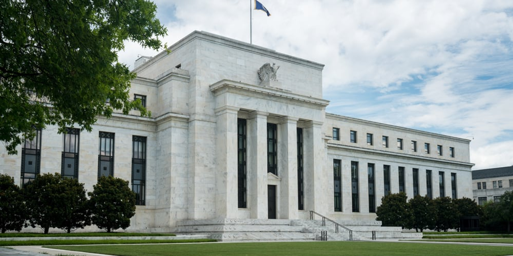 Bitcoin Shrugs Off Growing Rate Cut Hopes as Stocks Climb